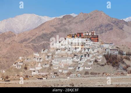 India, Jammu e Kashmir, valle dell'Indo, Ladakh, Thiksey Gompa, monastero collinare e case monaci, altitudine 3600 metri Foto Stock