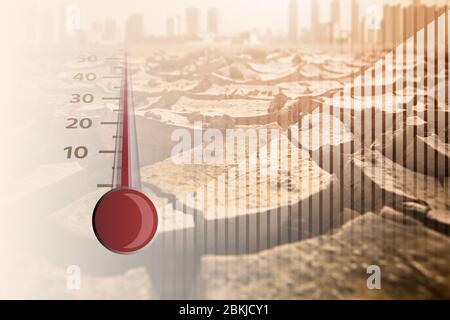 Il termometro mostra una temperatura dell'aria elevata. Concetto di riscaldamento globale Foto Stock