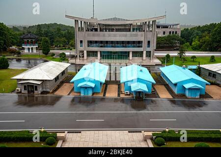 Corea del Nord, Hwanghae del Nord, Kaesong, DMZ, edificio sudcoreano Foto Stock