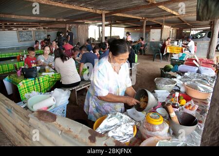 Francia, Guiana, Javouhey, Hmong tipycal mercato Foto Stock