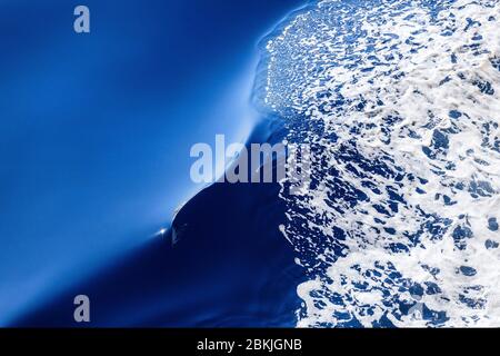 Francia, Mar Mediterraneo, scia della Corsica Ferries barca tra la Corsica e Tolone Foto Stock