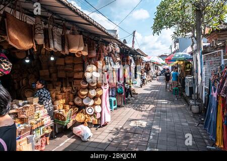 Turisti che visitano il mercato di Ubud o conosciuto come mercato d'Arte di Ubud Foto Stock