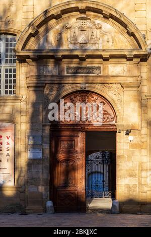 Francia, Bouches-du-Rhône, Aix-en-Provence, portico d'ingresso al Palazzo dell'Arcivescovado e il Museo degli Arazzi Foto Stock