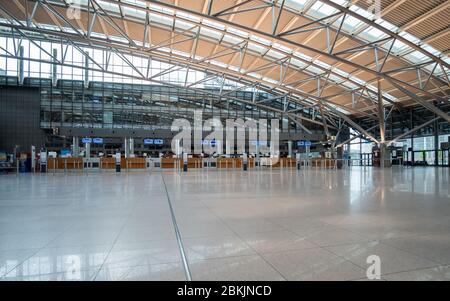 Amburgo/Germania - 05-03-2020: Una vista dell'aeroporto di Amburgo Fuhlsbüttel quasi completamente vuota a causa del blocco del covid-19. Foto Stock