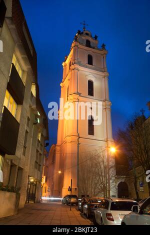 Chiesa di San Giovanni Battista e San Giovanni Apostolo ed Evangelista a Vilnius. Lituania Foto Stock