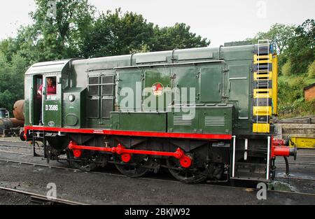 Bridgenarth, Inghilterra - Agosto 2016: Vista grandangolare di una locomotiva elettrica a shunter diesel conservata sulla Severn Valley Railway Foto Stock