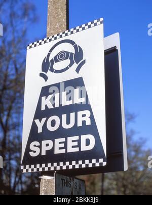 Segnale stradale 'kill your speed', Berkshire, Inghilterra, Regno Unito Foto Stock