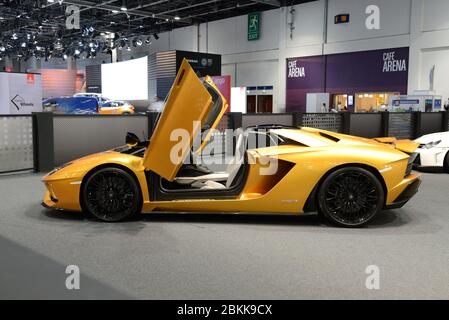 Dubai, Emirati Arabi Uniti - 16 NOVEMBRE: La Lamborghini Aventador S Roadster sportscar è in Dubai Motor Show 2019 il 16 novembre 2019 Foto Stock