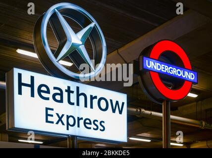 L'ingresso all'Heathrow Express e alla metropolitana di Londra al Terminal 2, all'aeroporto di Heathrow, a Londra Foto Stock