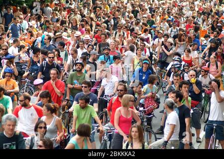 Torino, Piemonte, Italia -06/06/2010- Bike Pride, evento per promuovere l'uso del ciclismo in città Foto Stock