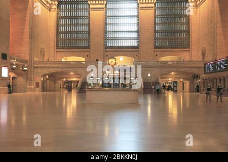 Vuoto Main Concourse Grand Central Station durante la pandemia di coronavirus, blocco New York City 1 maggio 2020 Foto Stock