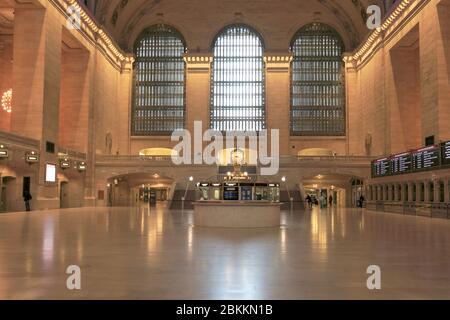 Vuoto Main Concourse Grand Central Station durante la pandemia di coronavirus, blocco New York City 1 maggio 2020 Foto Stock