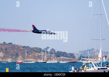 12 ottobre 2019 San Francisco / CA / USA - il Patriots Jet Team Airshow si esibisce nel Fleet Week; The Patriots è una formatio aerobica civile Foto Stock