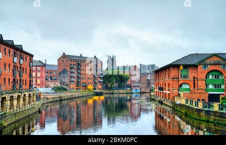 Vista di Leeds con il fiume Aire in Inghilterra Foto Stock