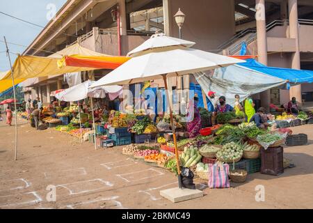 Mercato aperto nel sud di Goa dopo alcuni relax nella serratura Covid-19. Foto Stock