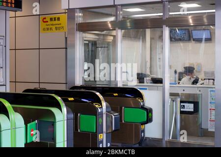 Tokyo, Giappone - 2 Maggio 2020 : uscita / ingresso / biglietto d'ingresso stazione shinjuku Foto Stock