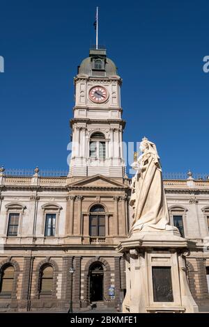 Statua della Regina Vittoria di fronte al Municipio di Ballarat. Foto Stock