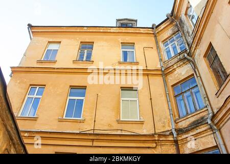 Facciata del vecchio edificio Foto Stock