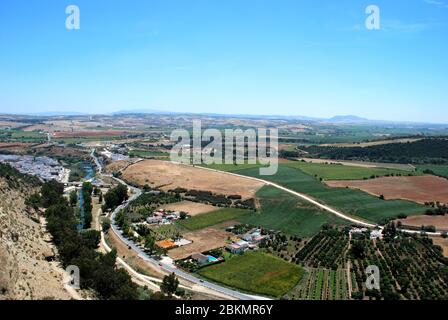 Vista sulla campagna e sul fiume Guadalete, Arcos de la Frontera, Andalusia, Spagna Foto Stock