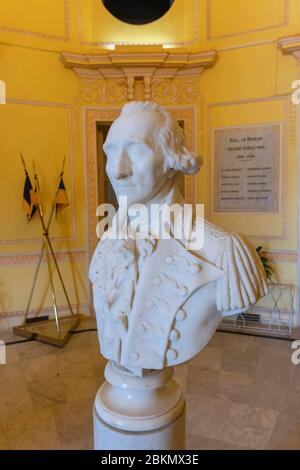 Busto di Claude Martin, Constantia edificio interno, 1802, la Martiniere College, Lucknow, Utttar Pradesh, India Foto Stock