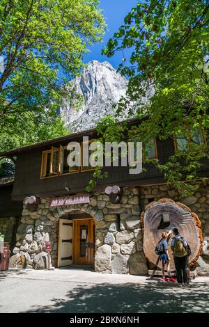 Vista del Museo di Yosemite Village, Yosemite National Park, Patrimonio dell'Umanità dell'UNESCO, California, Stati Uniti, Nord America Foto Stock