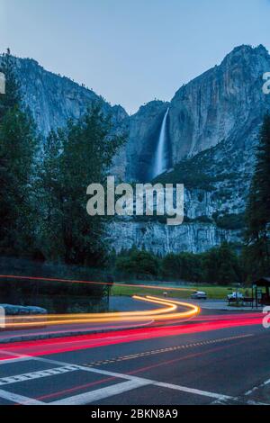 Vista serale delle cascate di Yosemite, del Parco Nazionale di Yosemite, patrimonio dell'umanità dell'UNESCO, California, Stati Uniti, Nord America Foto Stock