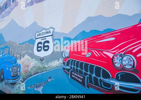 Vista del colorato dipinto sulle pareti che commemora la Route 66 a Kingman, Arizona, USA, Nord America Foto Stock