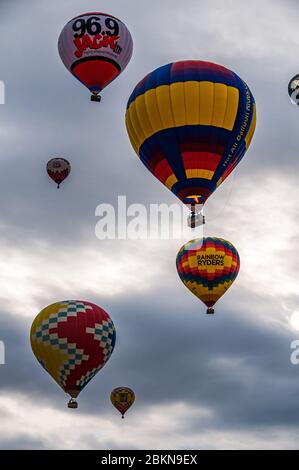 La massa ascensione, Albuquerque Balloon Fiesta, Nuovo Messico, Stati Uniti d'America. Foto Stock