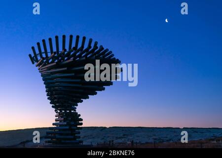 Alba al canto Ringing Tree a Burnley, Lancashire. Questo è stato preso in una mattina molto freddo Frosty inverno. Foto Stock