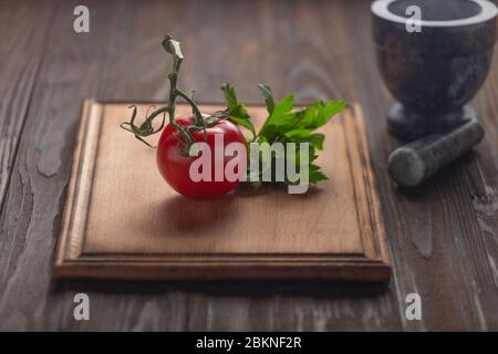 verdure assortite, ingredienti per la cottura, pomodori cipolle, verdure alla griglia, clipart con fondo trasparente, coltello da cucina Foto Stock