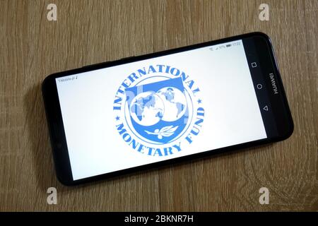 Logo del Fondo monetario internazionale (FMI) visualizzato sullo smartphone Foto Stock