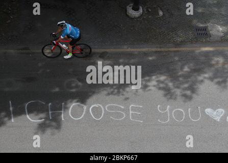 Roma, Italia. 05 maggio 2020. Roma, cittadini romani alla Terrazza del Pincio il secondo giorno della fase 2 foto: Credito: Agenzia fotografica indipendente/Alamy Live News Foto Stock