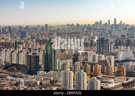 Pechino / Cina - 20 febbraio 2016: Pechino City Chaoyang distretto e centrale Business District skyline durante la giornata limpida a Pechino, Cina Foto Stock