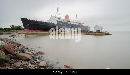 Llanerch-y-Mor, Regno Unito : 31 luglio 2019: Nave a vapore per traghetto passeggeri, TSS Duke of Lancaster operò dal 1956 al 1979. È stato poi permanentemente beached per op Foto Stock