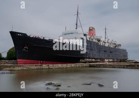 Llanerch-y-Mor, Regno Unito : 31 luglio 2019: Nave a vapore per traghetto passeggeri, TSS Duke of Lancaster operò dal 1956 al 1979. È stato poi permanentemente beached per op Foto Stock