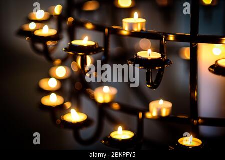 Candele a Hallgrímskirkja a Reykjavik, Islanda Foto Stock