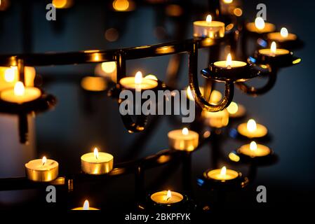 Candele a Hallgrímskirkja a Reykjavik, Islanda Foto Stock