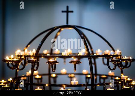 Candele a Hallgrímskirkja a Reykjavik, Islanda Foto Stock