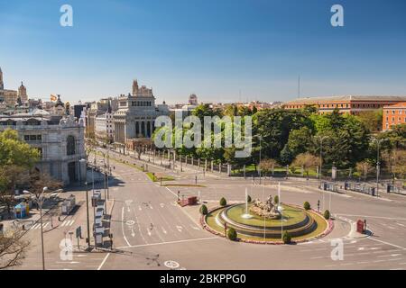 Madrid Spagna, skyline della città in Piazza dell'Indipendenza e Fontana di Cibeles nessuno vuoto Foto Stock