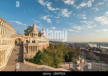 Budapest Ungheria, alba sullo skyline della città al Bastione dei pescatori Foto Stock