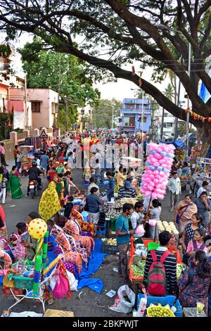 La fiera delle arachidi a Bangalore è un evento annuale che attira folle in migliaia. Foto Stock