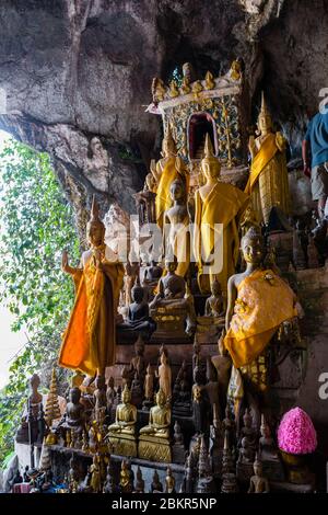 Laos, distretto di Luang Prabang, grotte di Pak ou Bouddhas Foto Stock