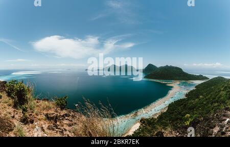 Semporna, Sabah, Malesia - 26 Aprile 2020 - Isola di Bohey Dulang Foto Stock