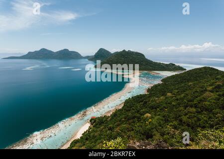 Semporna, Sabah, Malesia - 26 Aprile 2020 - Isola di Bohey Dulang Foto Stock