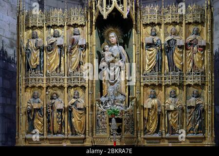 Spagna, Catalogna, Costa Brava, Girona, Sant Feliu (St Felix) Chiesa, pala d'altare Foto Stock