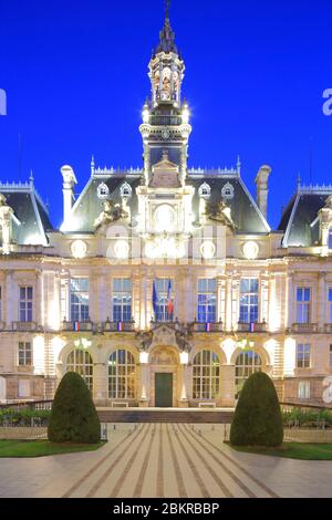Francia, Haute Vienne, Limoges, Place Leon Betoulle, Municipio progettato in stile neo-rinascimentale da Charles Alfred Leclerc e inaugurato nel 1883 Foto Stock