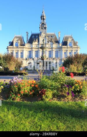 Francia, Haute Vienne, Limoges, Place Leon Betoulle, Municipio progettato in stile neo-rinascimentale da Charles Alfred Leclerc e inaugurato nel 1883 Foto Stock