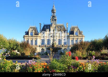 Francia, Haute Vienne, Limoges, Place Leon Betoulle, Municipio progettato in stile neo-rinascimentale da Charles Alfred Leclerc e inaugurato nel 1883 Foto Stock