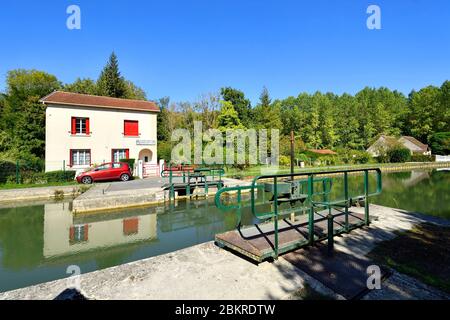 Francia, Aisne, la Ferté Milon, fiume Ourcq Foto Stock