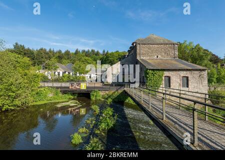 Francia, Morbihan, la Gacilly, il villaggio vicino al fiume Aff Foto Stock